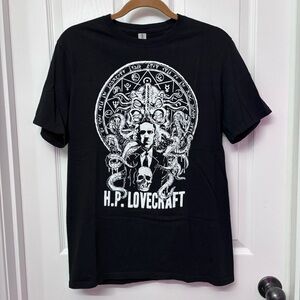 Black H.P. Lovecraft Graphic Tee | Gildan M